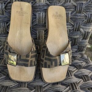 Fendi Sandals size 7